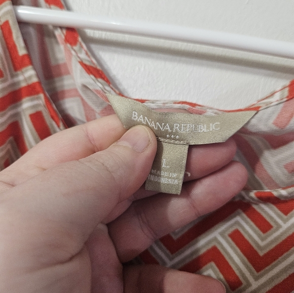 Banana republic Chevron Patterned tank top blouse! - Picture 2 of 5